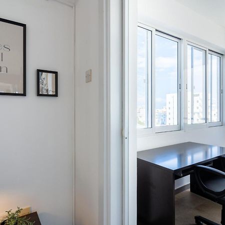 Jayde 2-Bedroom Apartment In Larnaca Bagian luar foto