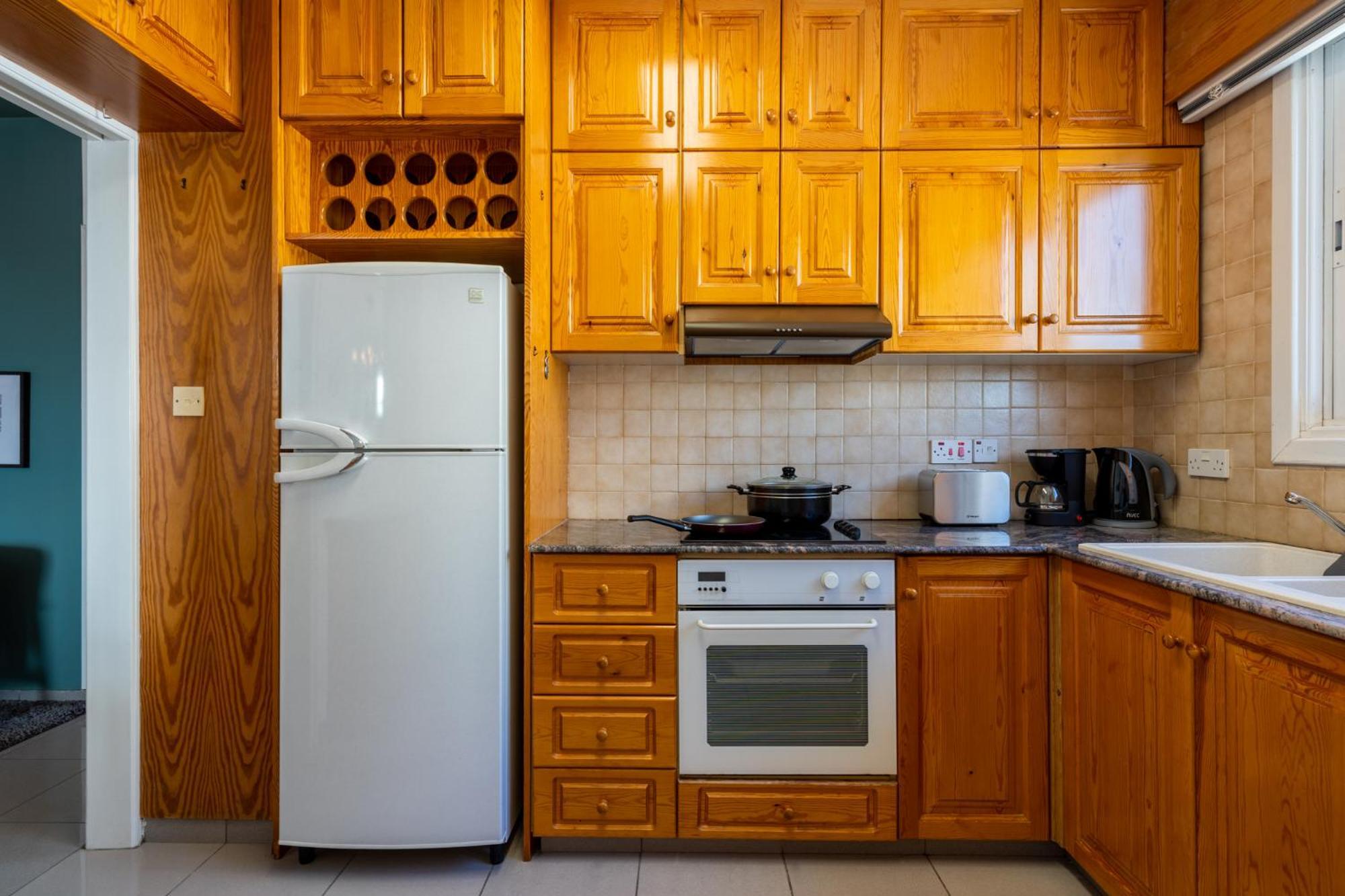 Jayde 2-Bedroom Apartment In Larnaca Bagian luar foto